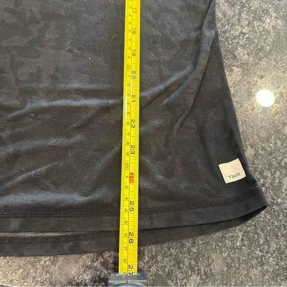 Vuori Lux Performance Racerback Tank Top Grey Camo Size XL Extra Large Athletic - Picture 5 of 5